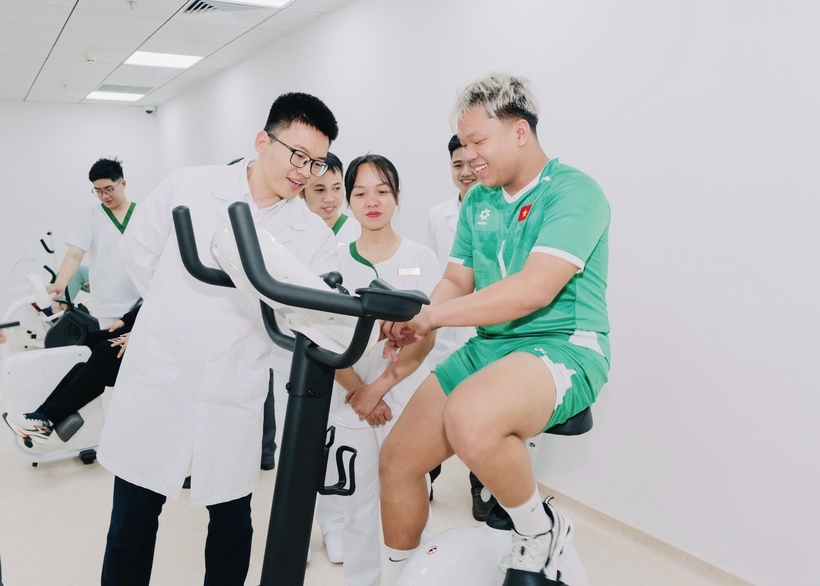 Trải nghiệm phòng phục hồi chức năng hiện đại chuẩn quốc tế tại Bệnh viện Vinmec Smart City.